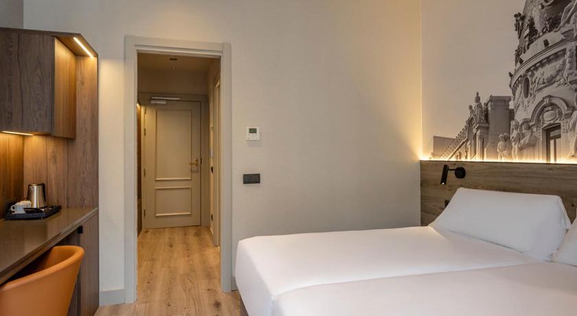 Image of Deluxe Family Suite 7