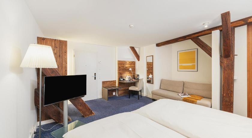 Image of Deluxe Double or Twin Room 7