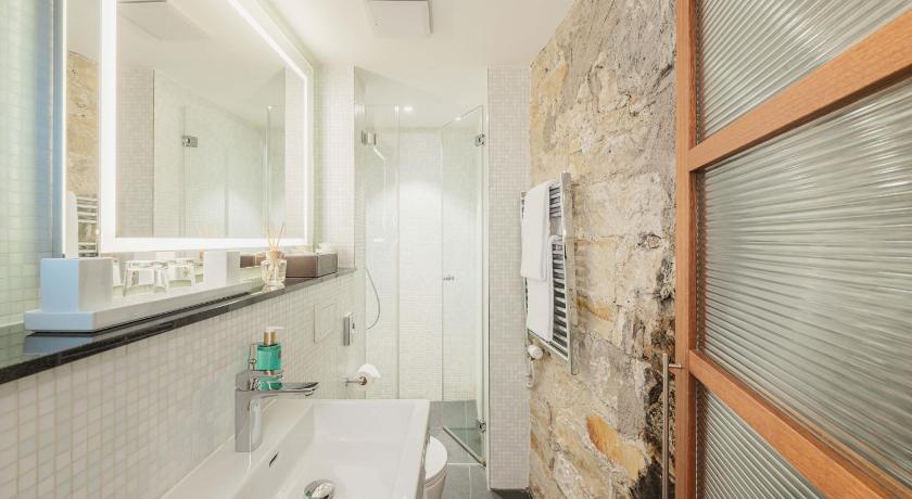 Image of Deluxe Double or Twin Room 8