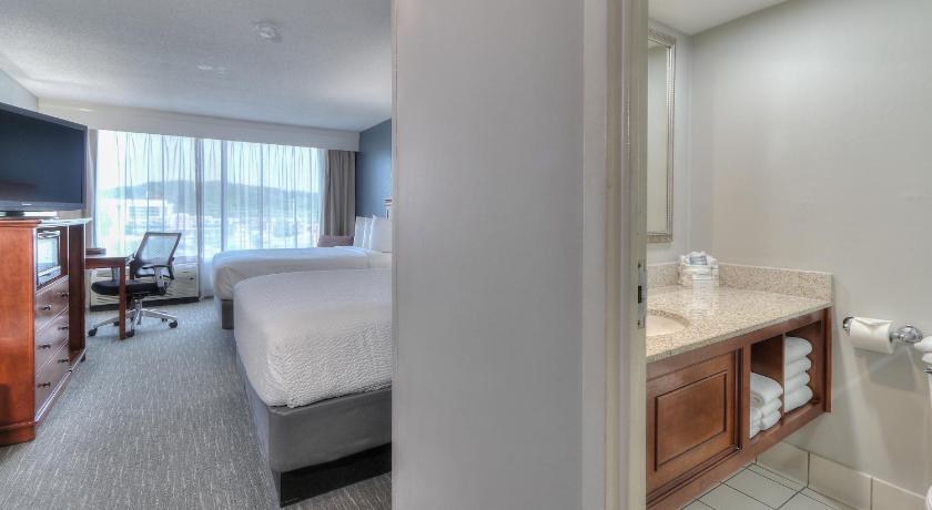 Image of Two Queen Beds 4