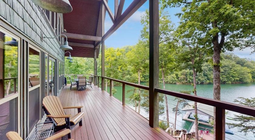 メイナードビル Lakefront Escape Sleeps 10 Private Dock Hot Tub 4つ星 宿泊施設 客室