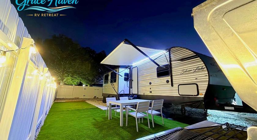 타르폰 스프링 (FL) Grace Haven RV Retreat Near Beach with Private Patio 4성급 숙소 객실