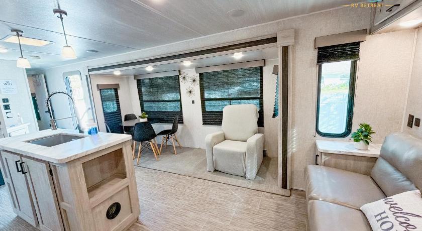 타르폰 스프링 (FL) Grace Haven RV Retreat Near Beach with Private Patio 4성급 숙소 스위트룸