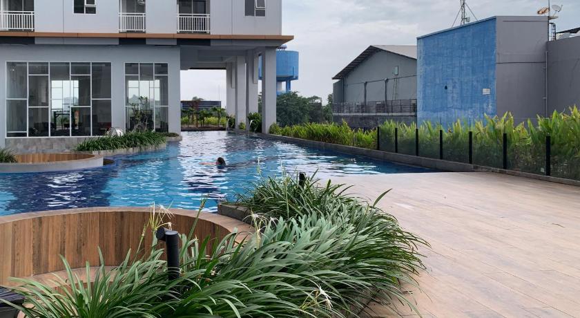 RedDoorz Plus @ Suncity Residence Apartemen Sidoarjo - image 12