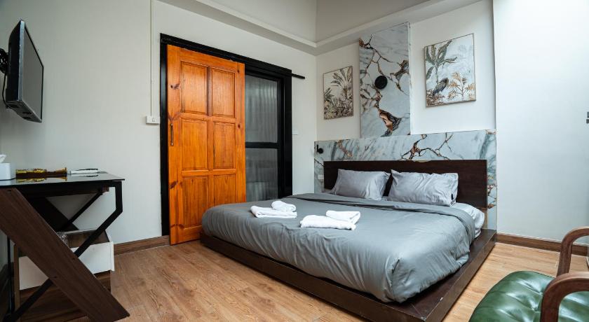 Image of King Bed Suite 0