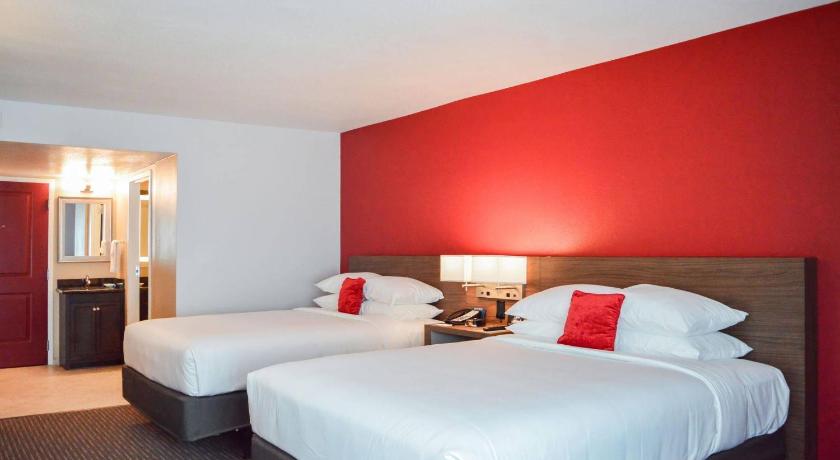 Image of 2 Queen Beds, Nonsmoking 7