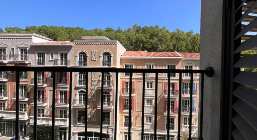 Studio Có Ban Công (Studio with Balcony)