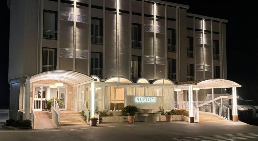 Hotel Holiday