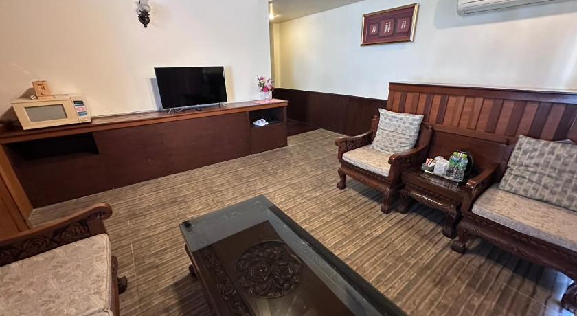 Image of Grand Deluxe Room 8