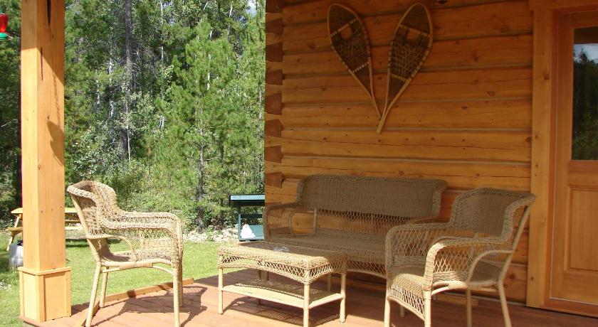 Mica Mountain Lodge & Log Cabins photo