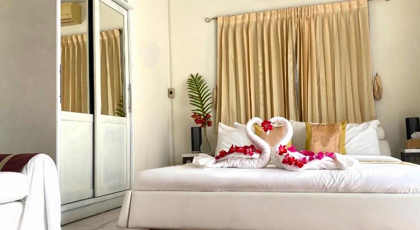 Image of Deluxe Suite with Sea View 3