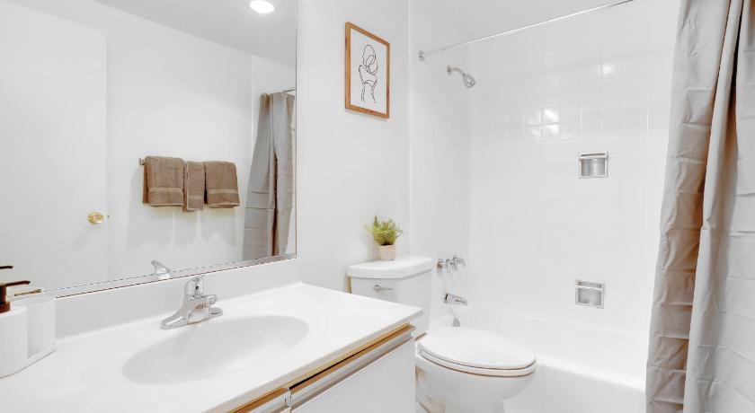 Arlington (VA) Prime Crystal City Stay Near Metro 4-Star Accommodation lobby