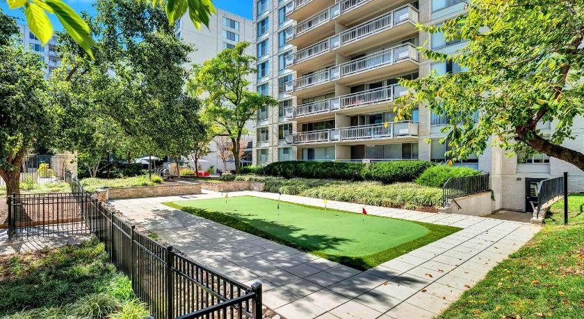 Arlington (VA) Prime Crystal City Stay Near Metro 4-Star Accommodation suite