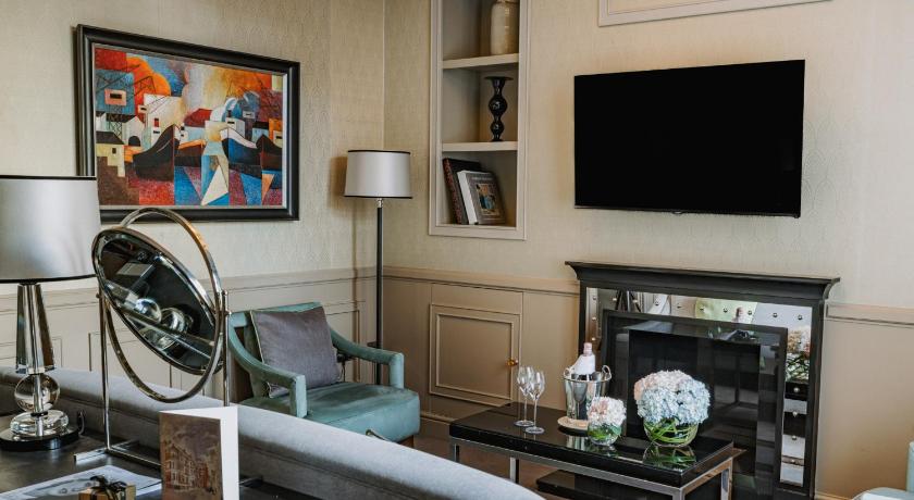 Image of Deluxe Suite 11