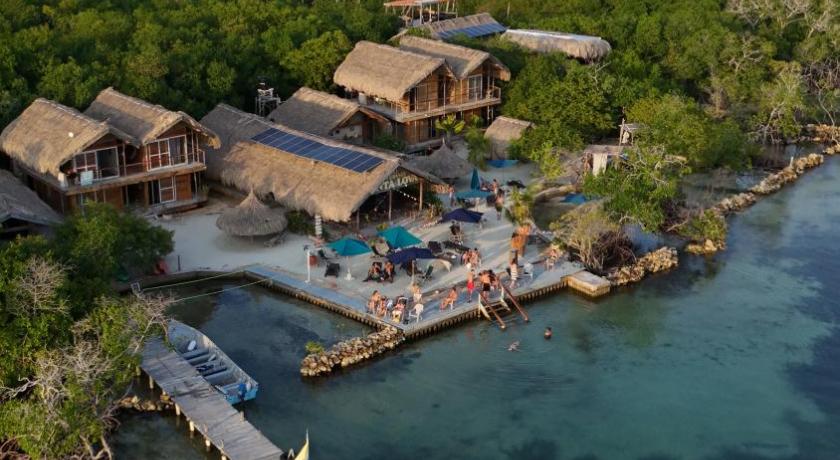 Santa Lova Eco-hostel Isla Tintipan