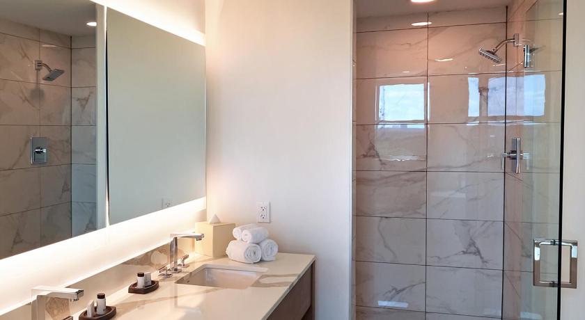 Image of Deluxe Jacuzzi Suite 7