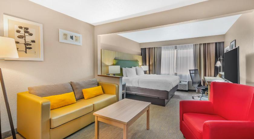 Lakosztály 1 king-méretű ággyal, nemdohányzó, akadálymentesített (1 King Bed, Suite, Nonsmoking, Accessible) fotója 0
