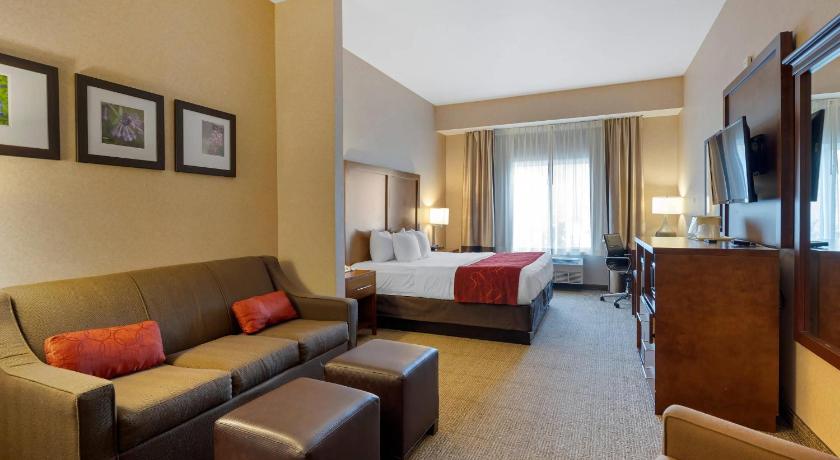 Image of 1 King Bed, Suite, Nonsmoking, Accessible 0