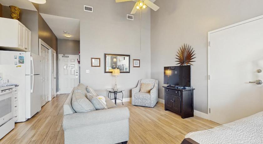 圣罗莎海滩 Spacious condo with large living area private balcony & shared pool 4星级 住宿 大堂