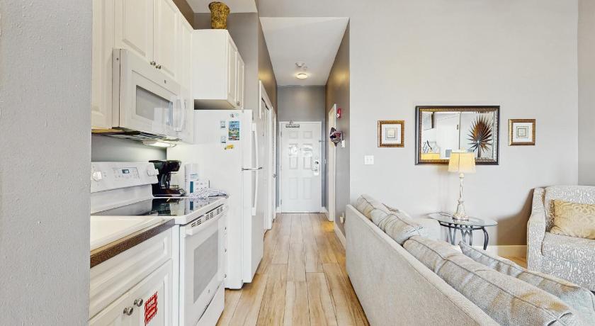 圣罗莎海滩 Spacious condo with large living area private balcony & shared pool 4星级 住宿 餐厅