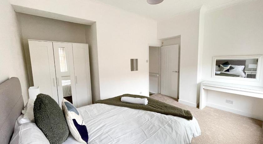 3 Bed plus Sofa sleeps 6 central