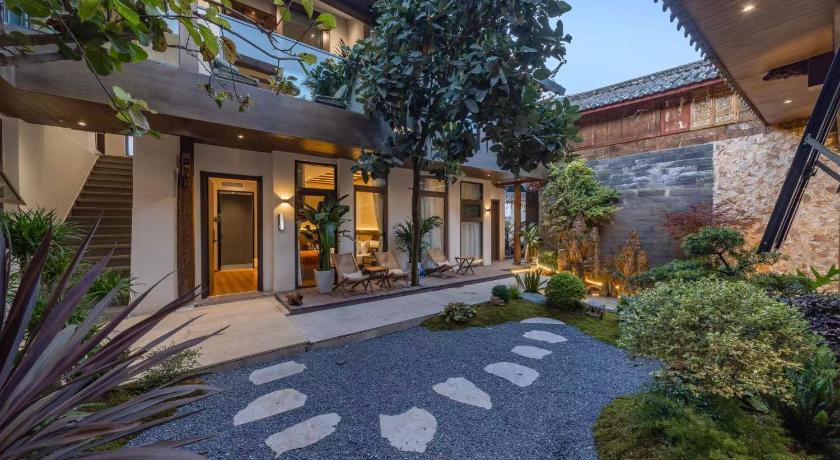 Lijiang 丽江安意丨秘密花园轻奢庭院客栈 Guesthouse pool