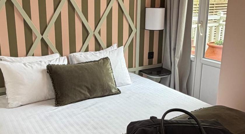 Image of Standard King Room 2