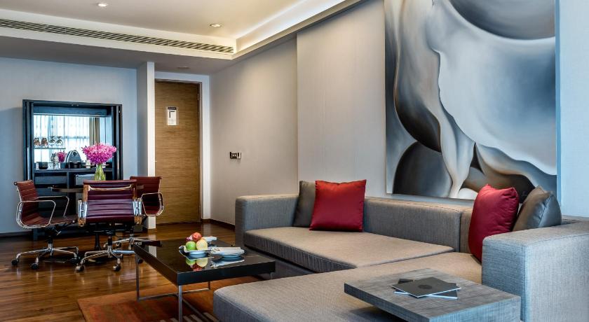 Image of Executive Suite With 1 King Bed 7
