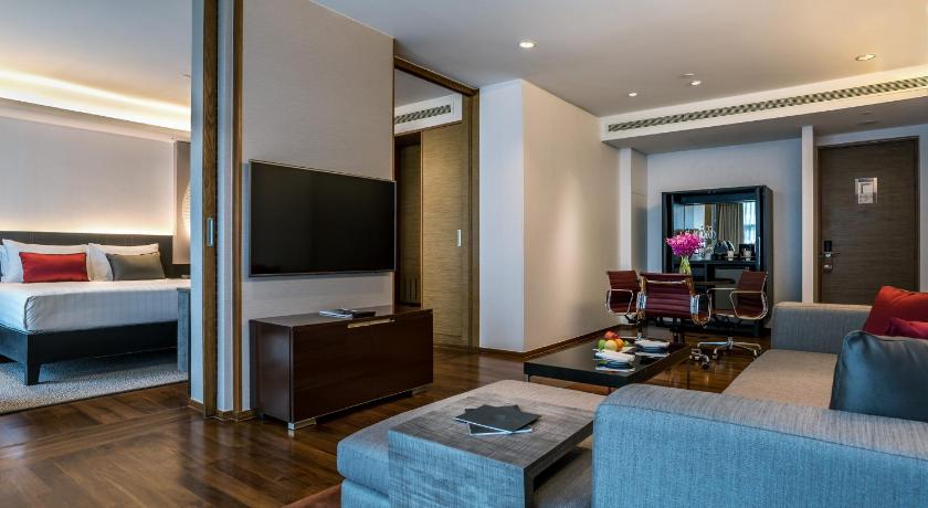Image of Executive Suite With 1 King Bed 4