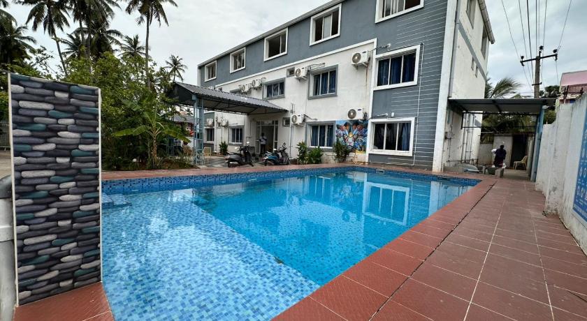 SS Grand Hotel with Swimming Pool - image 11