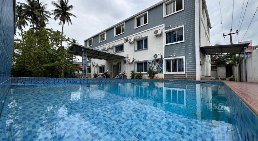 SS Grand Hotel with Swimming Pool - image 12