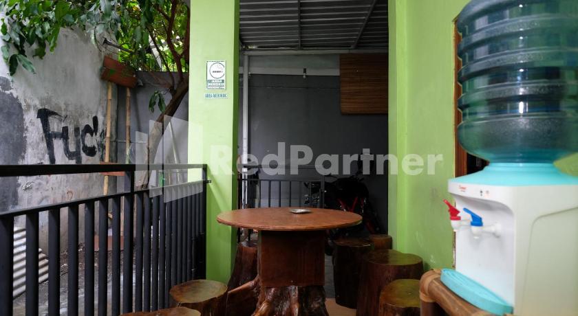 OYO 3707 Halona Guesthouse - image 16