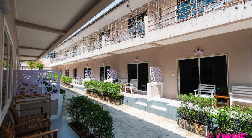 LOVE Beach Club - image 18