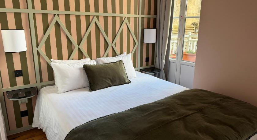 Image of Standard King Room 1