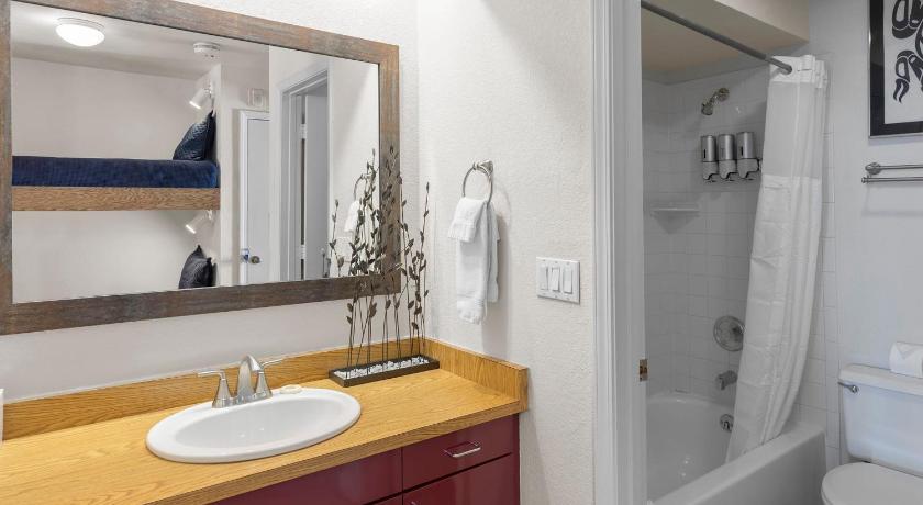 Telluride (CO) Telluride Ski In Ski Out Condo Hot Tub Pool & River Views 4-Star Accommodation restaurant