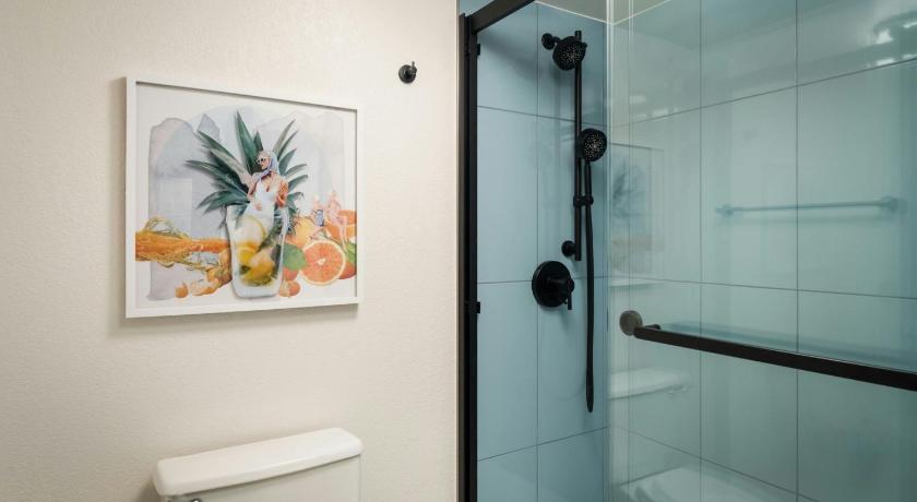 Image of Newly Renovated, Guest room, 2 Queen 10