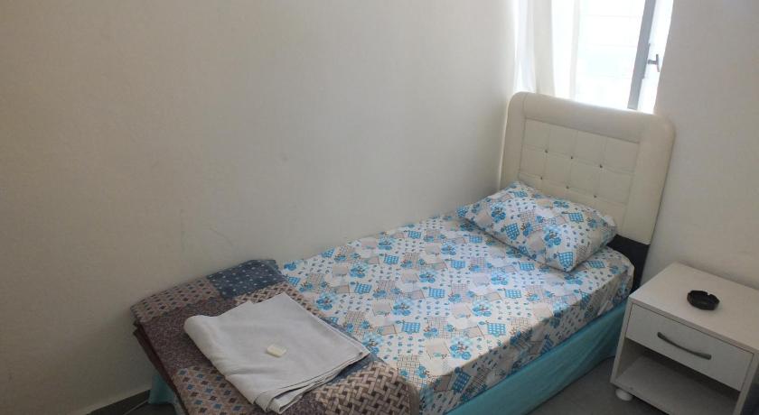 Image of Single Room with Shared Bathroom 0