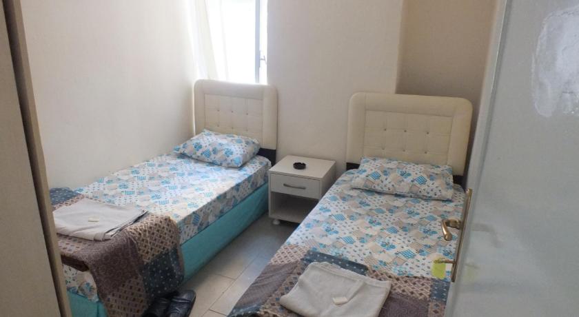 Image of Standard Twin Room with Shared Bathroom 3