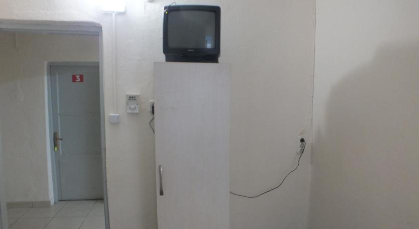 Image of Standard Twin Room with Shared Bathroom 8