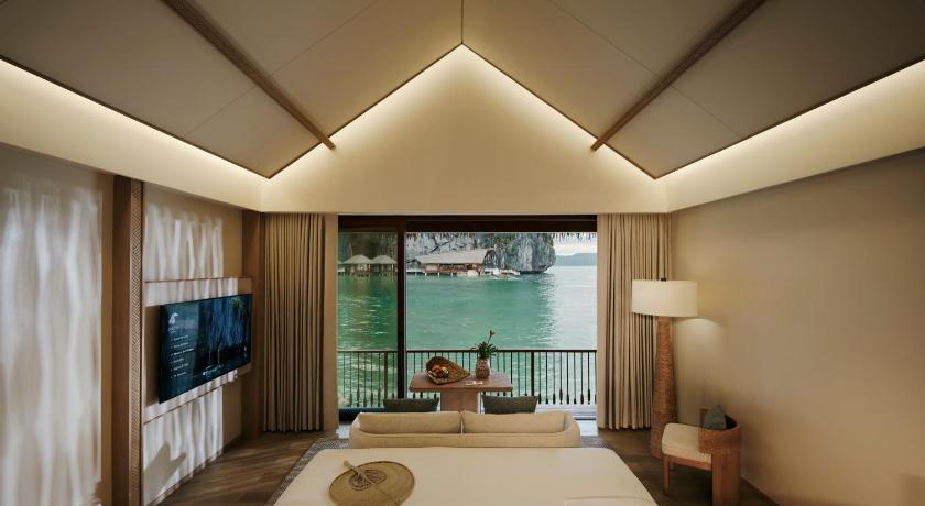 Image of 1 King Bed, Water Villa 0