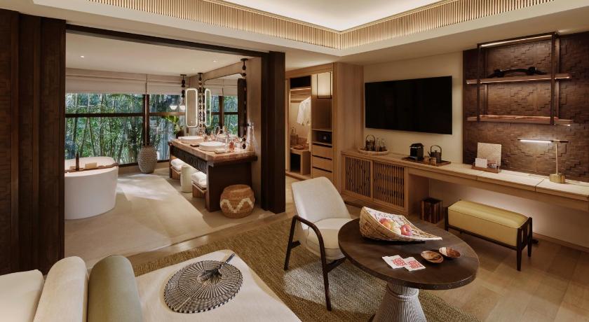Image of 1 King Bed, Forest Suite 0