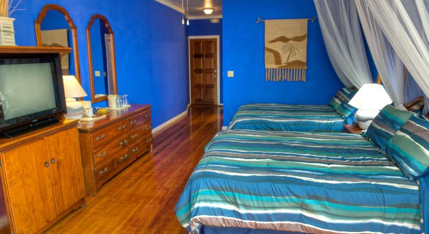 Deluxe Colonial Room - 2 Double Beds (Verandah Access) attēls 4