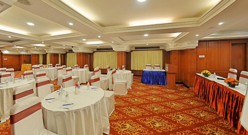 Hotel Gokulam Park - image 16