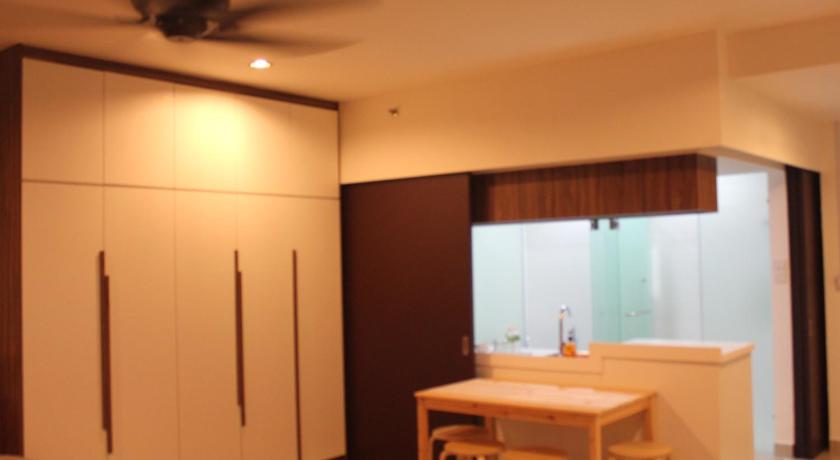 Image of Deluxe Queen Studio 13