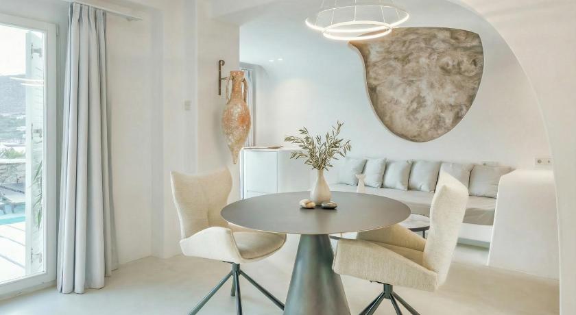 Image of Two-Bedroom Suite with Sea View and Pool 9