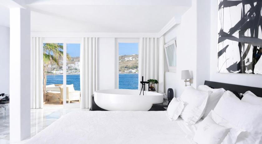 Image of Deluxe Suite with Sea View 0