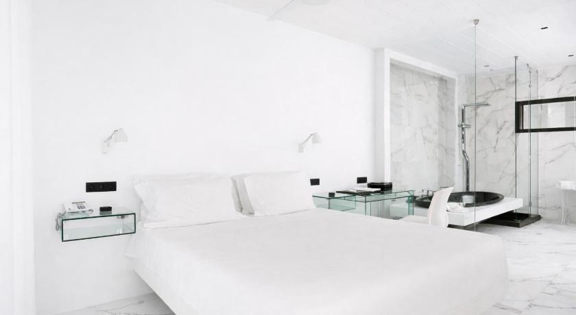 Image of Deluxe Suite with Sea View 11