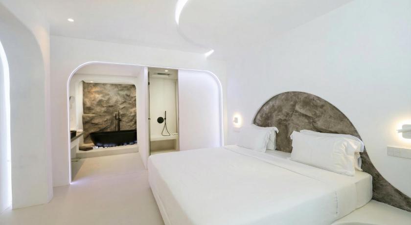 Image of Two-Bedroom Suite with Sea View and Pool 0