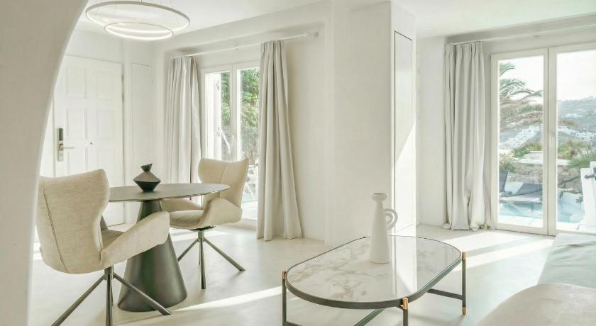Image of Two-Bedroom Suite with Sea View and Pool 1