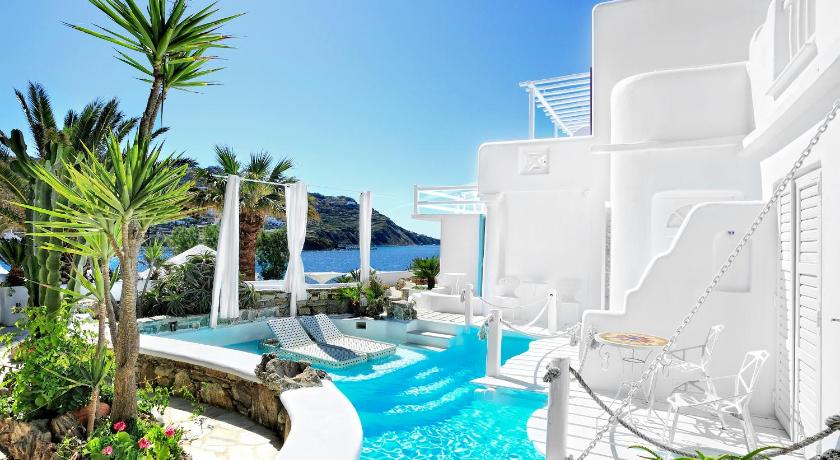 Image of Two-Bedroom Suite with Sea View and Pool 4